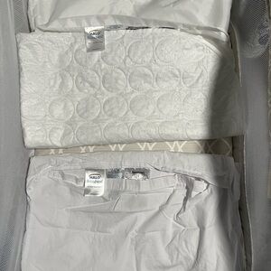 Halo Twin Bassinest fitted sheets & mattress pads